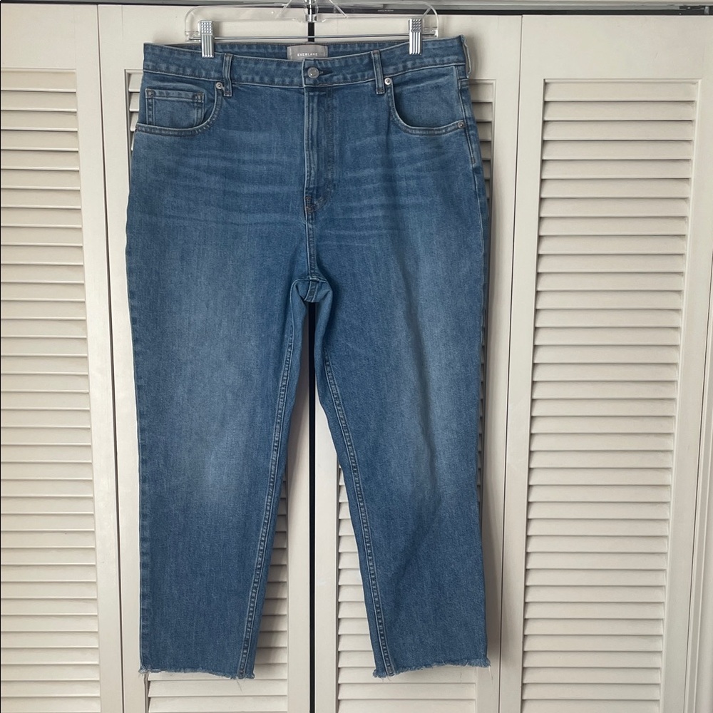 Everlane The curvy cheeky Jean Sz 33 ankle medium wash raw hems zipper fly